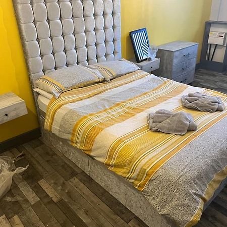 בלקפול Town Center Large 2 Bedroom Apartment- Sleeps Up To 6 - Dogs Welcome - 2 Minutes From Train Station מראה חיצוני תמונה