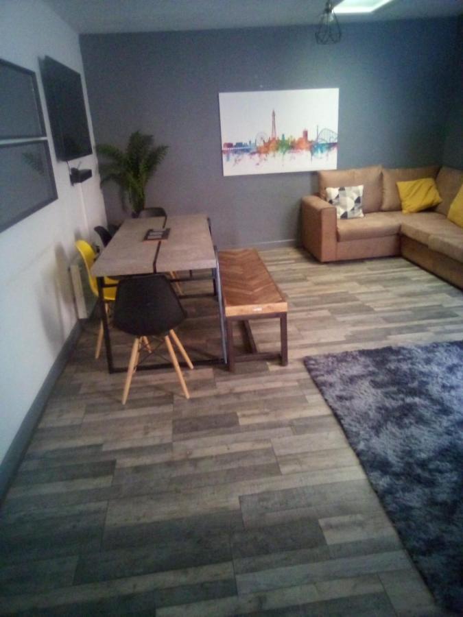 בלקפול Town Center Large 2 Bedroom Apartment- Sleeps Up To 6 - Dogs Welcome - 2 Minutes From Train Station מראה חיצוני תמונה